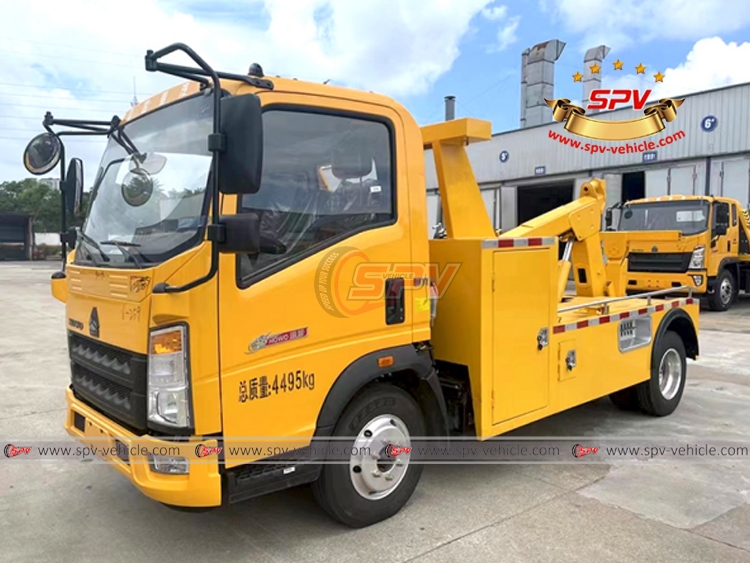 SPV-Vehicle 3 Tons Road Wrecker Truck ISUZU Sinotruk - Left Front Side View